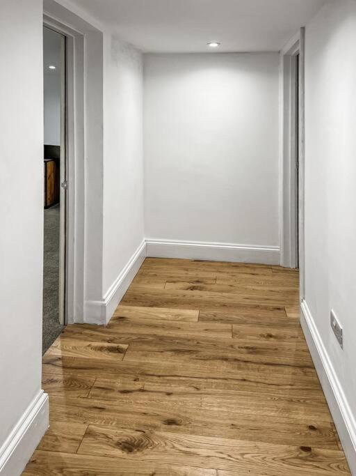 Cosy 1-Bdr W/ Free Parking In Central 雷丁 外观 照片