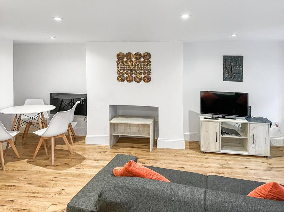 Cosy 1-Bdr W/ Free Parking In Central 雷丁 外观 照片