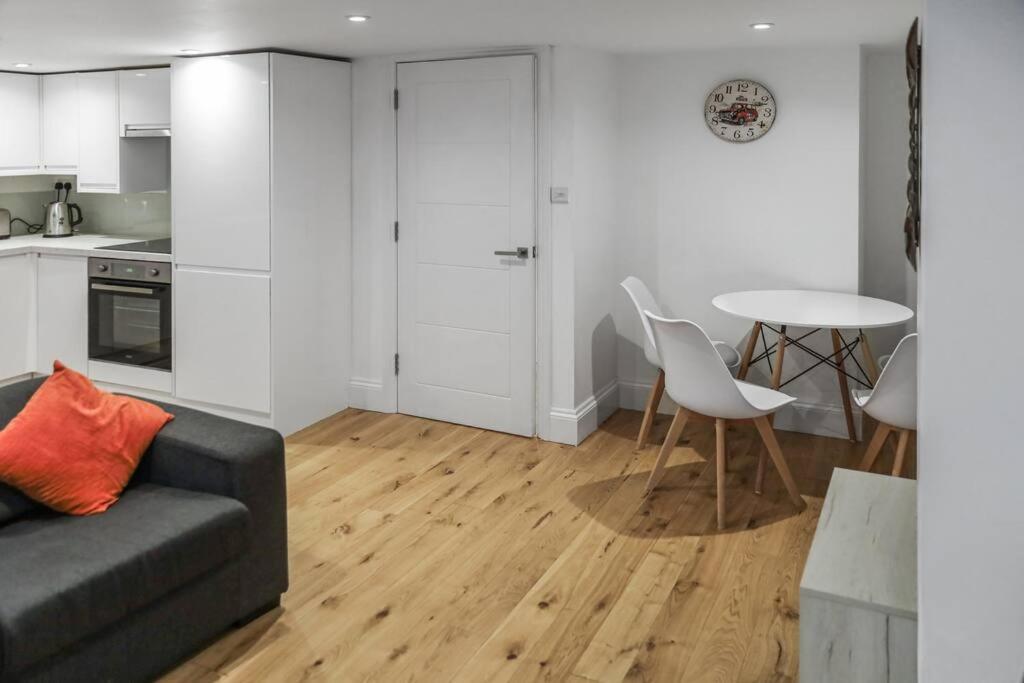 Cosy 1-Bdr W/ Free Parking In Central 雷丁 外观 照片